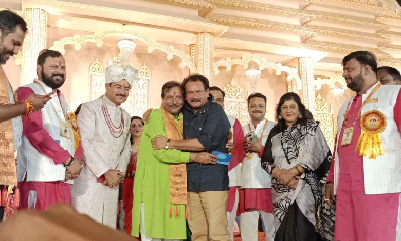 Agra News- Sita ji was bid farewell today in Shri Janakpuri Mahotsav, Mithila residents were distraught, sadness prevailed everywhere, tears flowed from the eyes of King Nazar and Queen Sunayana