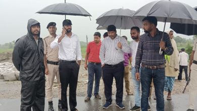 Bihar News Officers and doctors should provide all possible help to flood affected people: SDM