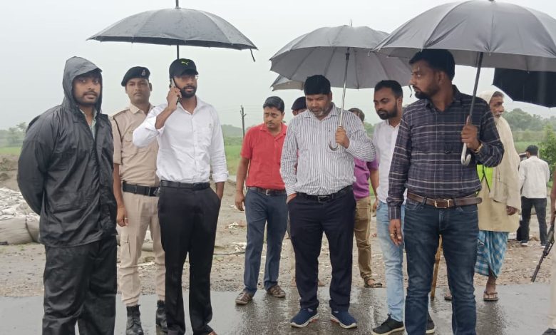 Bihar News Officers and doctors should provide all possible help to flood affected people: SDM