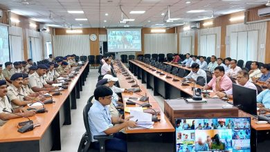 Bihar News- Maintain law and order at all costs: District Officer