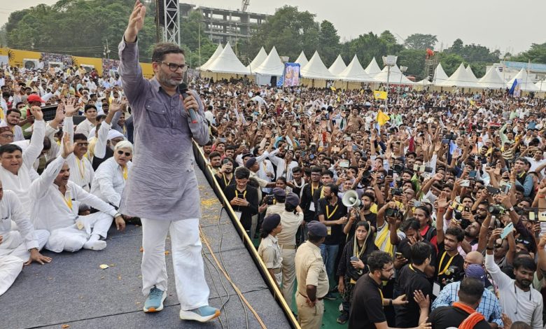 Bihar News- The flag with pictures of Mahatma Gandhi and Baba Saheb Ambedkar will become the identity of Jan Suraj Party: Prashant Kishore