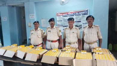 Bihar News- Bairia Police seized three sacks of foreign liquor being brought from UP from a boat