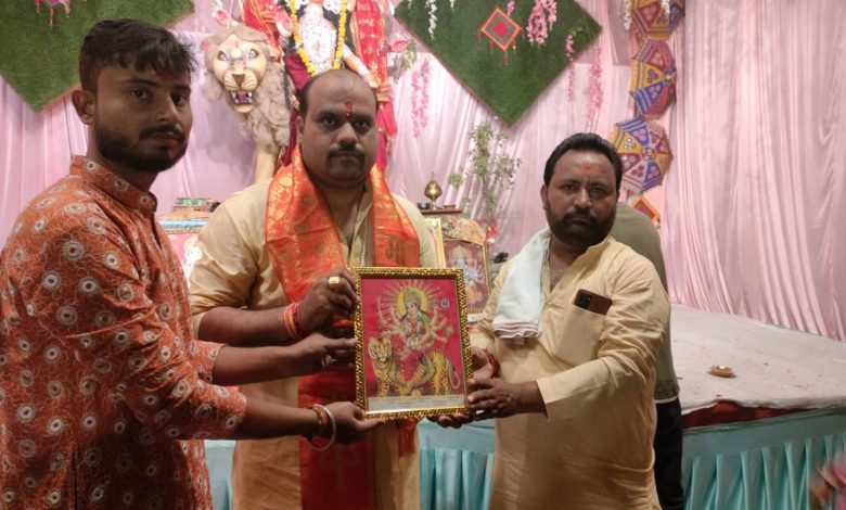 Agra News- On the sixth day of Sharadiya Navratri, Mata Jagran was held in Awas Vikas Colony