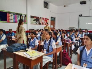 Agra News- Health awareness campaign in Ganeshram Nagar Balika Vidya Mandir

 