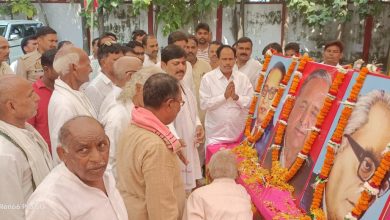 Ambedkar Nagar News Samajwadi workers paid tribute to former Chief Minister Mulayam Singh Yadav on his death anniversary  