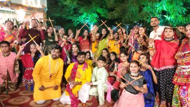 Agra News On the occasion of Navami, Dandiya and Garba festival was organized, Mahabhog of 56 bhogs was offered