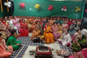 Agra News- Bhajan evening at Radha Krishna temple, flower bungalow decorated grandly

 