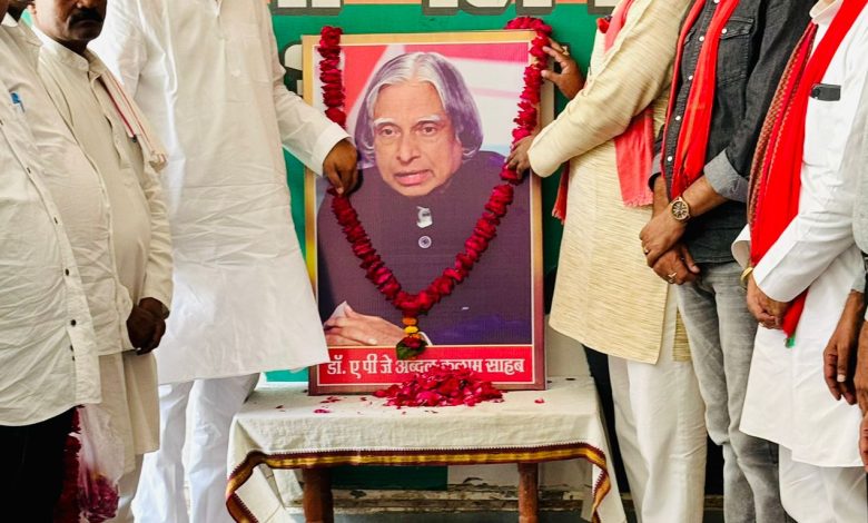 Agra News- Former President of India, great teacher and eminent scientist “Bharat Ratna” Dr. A.P.J. Abdul Kalam ji's birth anniversary celebrated