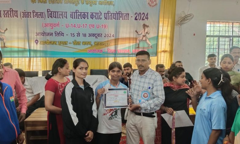 Bihar News- Participants from Vaishali hoisted their flag in the state level Karate competition