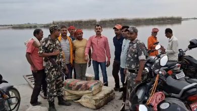 Bihar News A huge amount of foreign liquor being brought from UP via the Gandak river was recovered.