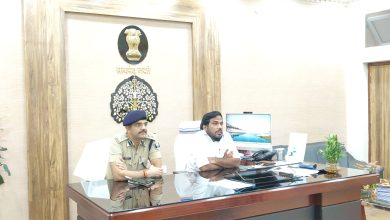 Bihar News-District Magistrate and Superintendent of Police held a meeting with Railway officials regarding crowd control on the occasion of Chhath Puja.