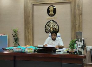 Bihar News-डीएम का भ्रष्टाचार पर बड़ा प्रहार ,
घूसखोर अंचल अमीन को अनिवार्य सेवानिवृत्ति का दंड मिला