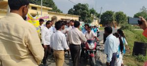 Ambedkar Nagar News: Rasoyo volunteers conducted road safety and helmet awareness campaign

