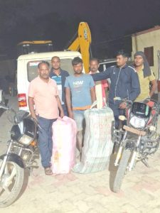 Bihar News- Two stolen motorcycles along with about 80 liters of foreign liquor being brought from Uttar Pradesh recovered

 