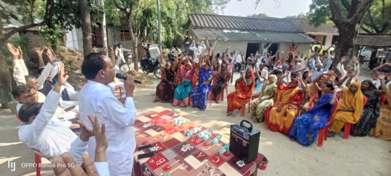 Ambedkar Nagar News: Alappur MLA Tribhuvan Dutt ji did intensive public relations in support of the Samajwadi Party candidate in the by-election of Katehari assembly constituency.