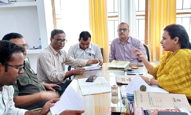 Bihar News Officer in charge reviewed the work being done by the material and ballot papers and media cell