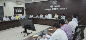 Prayagraj News: With a view to making Maha Kumbh 2025 grand, divine and clean, a meeting was held in Gandhi Auditorium under the chairmanship of the Divisional Commissioner