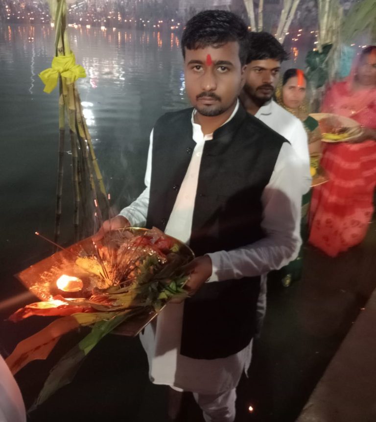 Ambedkar Nagar News Chhath Puja concluded by offering Arghya to the rising sun  
