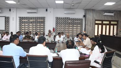 Prayagraj News: District Election Officer held a meeting with Nodal / Assistant Nodal Officers to conduct the 256-Phulpur Legislative Assembly by-election-2024 in a free, fair and transparent manner