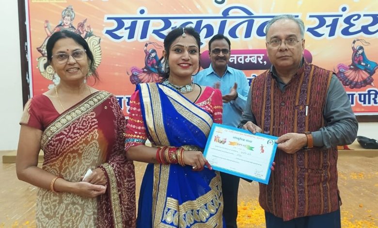 Prayagraj News: Uttar Pradesh Rajarshi Tandon Open University organized a colourful cultural program on the occasion of its foundation day on 27th  