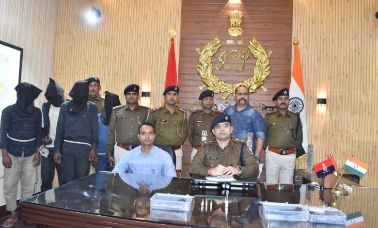 Bihar News Bettiah police arrested four criminals planning a crime with weapons