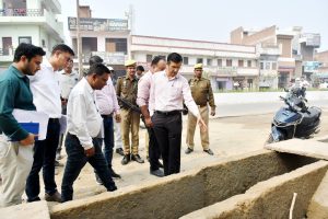 Prayagraj News: Divisional Commissioner inspects the works being done by the Public Works Department in view of Maha Kumbh 2025

 