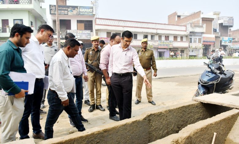 Prayagraj News: Divisional Commissioner inspects the works being done by the Public Works Department in view of Maha Kumbh 2025