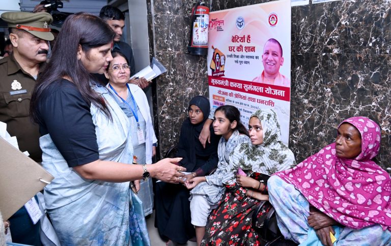 Lucknow News: Women Commission Chairperson Dr. Babita Singh Chauhan inspected Jhalkari Bai Women's Hospital  