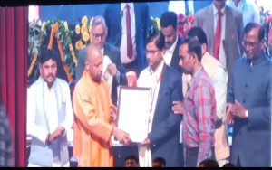 Agra News: Agra honored in state level award ceremony on the occasion of "World Disabled Day"

 