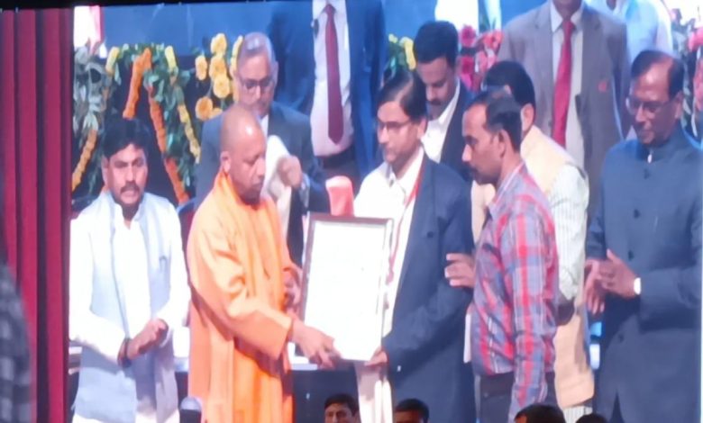 Agra News: Agra honored in state level award ceremony on the occasion of "World Disabled Day"  