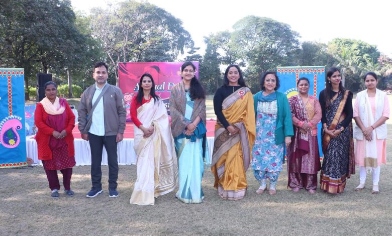 Agra News : 10.12.2024. Today on Tuesday, the annual function day and sports day ceremony of Akanksha School was organized at Khelgaon, Dayalbagh