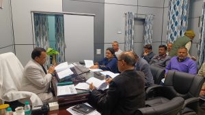 Lucknow News: Minister Narendra Kashyap reviewed the implementation of departmental schemes, gave strict instructions to the officers  