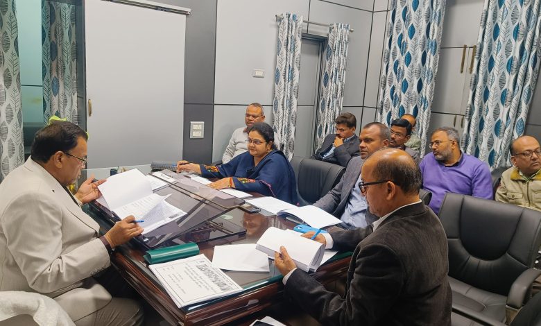 Lucknow News: Minister Narendra Kashyap reviewed the implementation of departmental schemes, gave strict instructions to the officers  