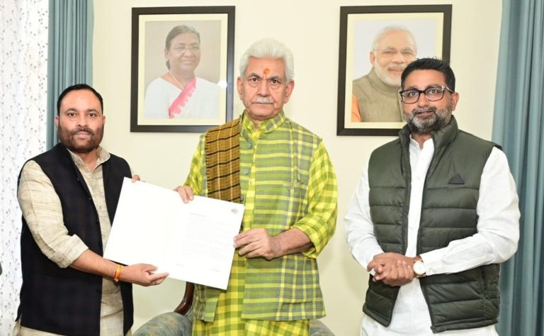 Jammu Kashmir News: Minister of State for Minority Welfare of Uttar Pradesh Government, Mr. Danish Azad Ansari ji along with Cabinet Minister Mr. Anil Kumar ji reached Jammu to invite people for the Maha Kumbh to be held in Prayagraj.