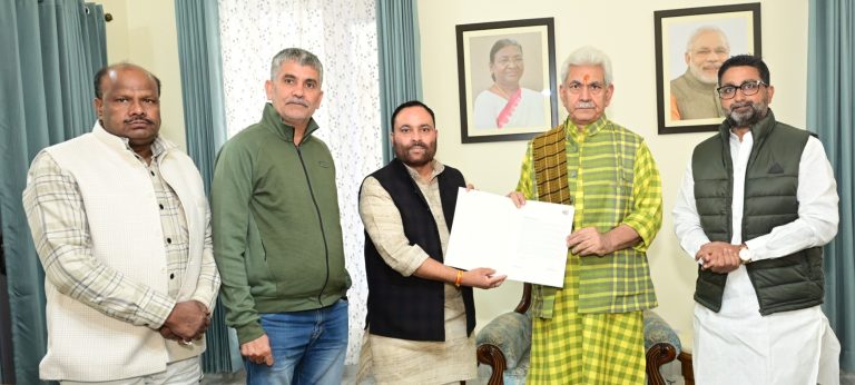 Lucknow News: Uttar Pradesh Science and Technology Minister Mr. Anil Kumar and Minister of State for Minority Welfare Mr. Danish Azad Ansari handed over the invitation of Maha Kumbh 2025 to the Lieutenant Governor of Jammu and Kashmir  