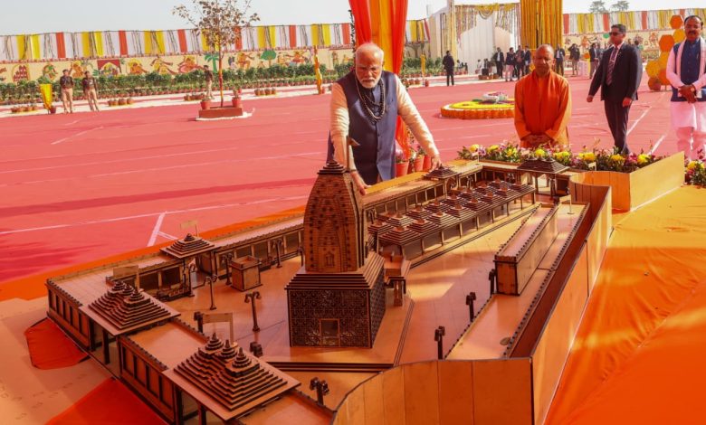 Prayagraj News : PM Modi performed ritualistic worship at Badi Hanuman Mandir, bowed his head in front of Lord Hanuman who provides knowledge, devotion, power and all kinds of success