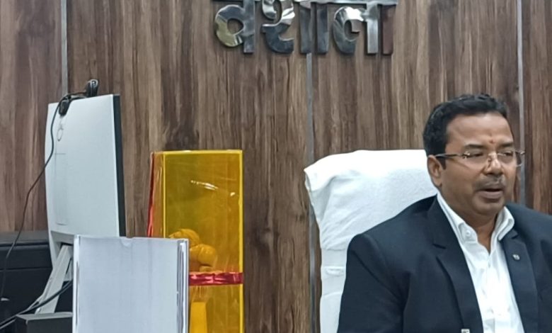 Bihar News-New DCC of Vaishali took charge  