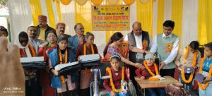 Prayagraj News: जनपद स्तरीय दिव्यांग कैंप का आयोजन में उपकरण पाकर खिले दिव्यांग बच्चों के चेहरे
