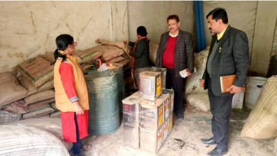 Prayagraj News: A raid was conducted on Annapurna Dairy by a flying squad led by Food Safety and Drug Administration  