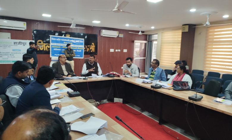 Bihar News- The September quarter meeting of the Special District Consultative Committee (DLCC) and District Level Review Committee (DLRC) was held under the chairmanship of District Magistrate in-charge Mr. Binod Kumar Singh.