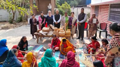 Bihar News-UNICEF team observed water hyacinth and bamboo art in Bhagwanpur and praised it  