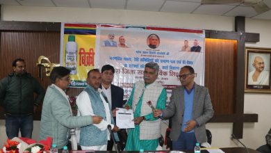 Agra News- Management certificates were distributed to the newly formed fisheries committee and newly formed dairy committee and Kisan Credit Cards worth Rs 70.50 lakh were distributed to 30 new members of B-PACS