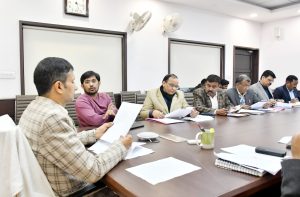 Prayagraj News; A review meeting was held under the chairmanship of the Divisional Commissioner to make all the roads of the district clean and beautiful in view of Maha Kumbh 2025.