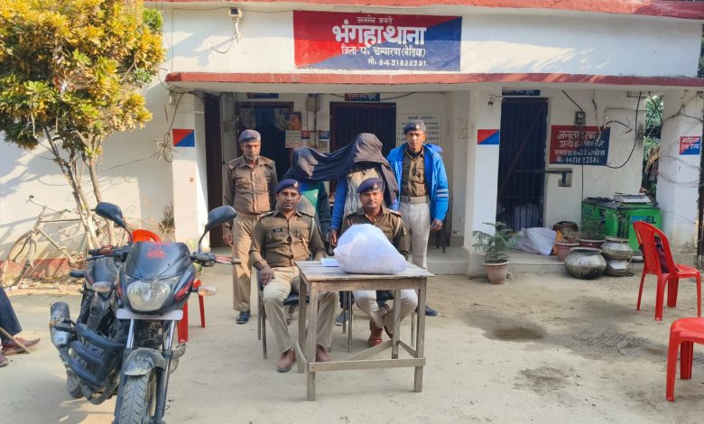 Bihar News- Two smugglers arrested with 6 kg ganja, one motorcycle seized