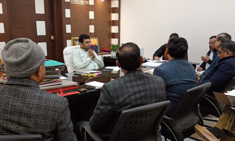 Agra News- Review meeting regarding Farmer-ID, Zero Poverty Survey, TB free district concluded under the chairmanship of District Magistrate Arvind Mallappa Bangari ji