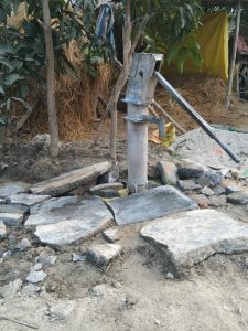 Ambedkar Nagar News: The hand pump was rebored but the officer did not make the floor beneath the hand pump, villagers are upset