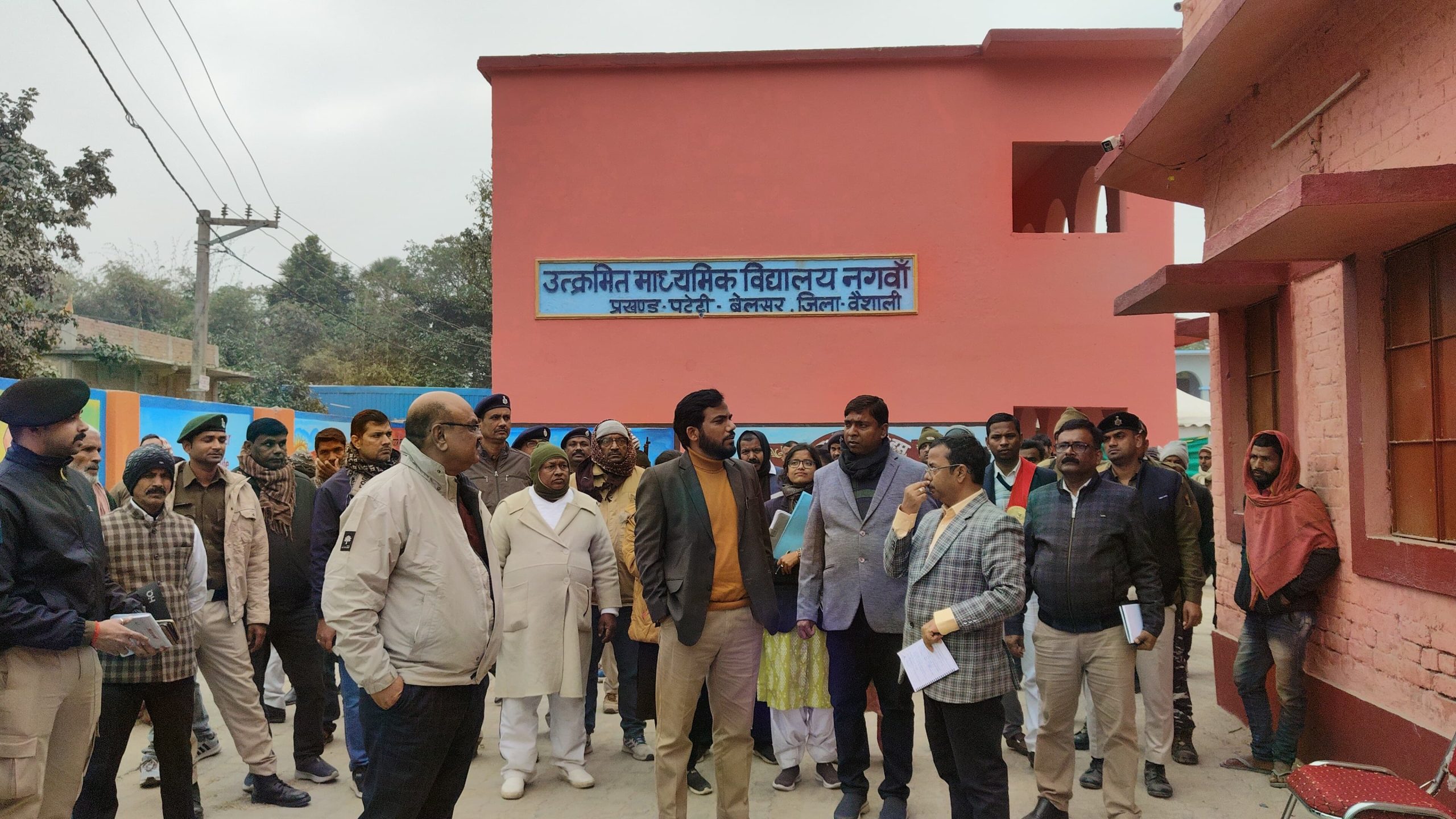 Bihar News- Vaishali District Magistrate Shri Yashpal Meena extended New Year's wishes and greetings to the residents of the district, officials and employees on the arrival of New Year 2025.