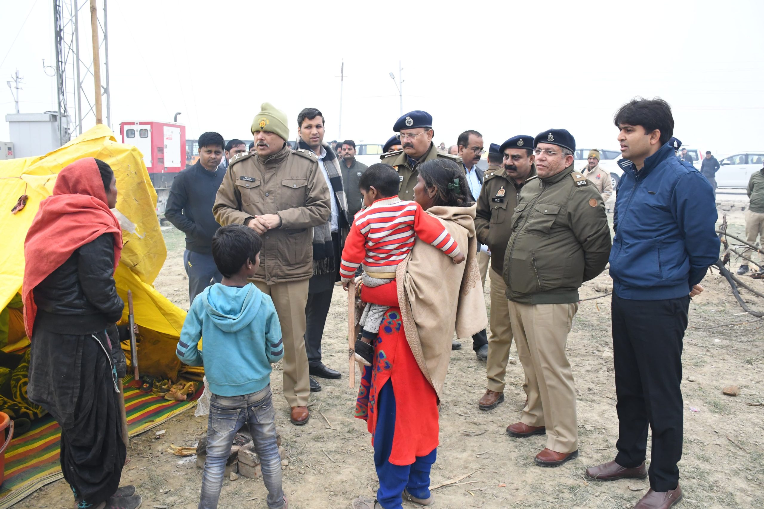 Prayagraj News: Joint inspection of the construction works being done in view of Maha Kumbh-2025 by ADG Zone, Maha Kumbh Mela Officer, Police Commissioner, District Magistrate and other officials