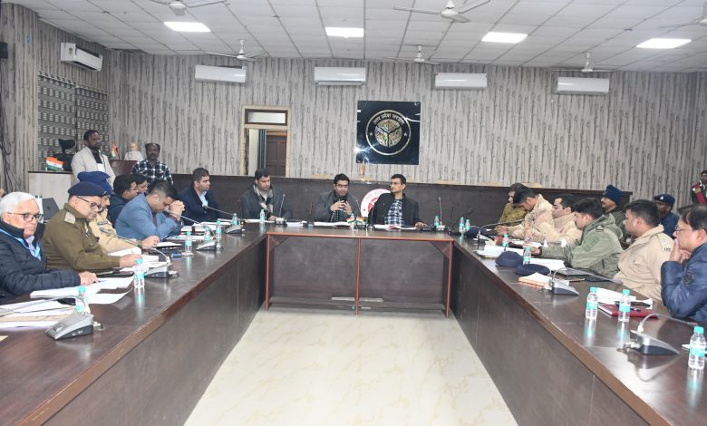 Prayagraj News: A meeting regarding traffic management and parking arrangements in view of Mahakumbh-2025 was held under the co-chairmanship of Police Commissioner and Divisional Commissioner.