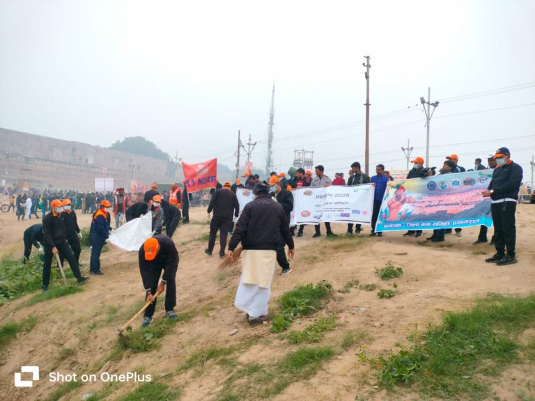 Mahakumbha Nagar Prayagraj: NDRF rescue workers deployed in Mahakumbh area gave the message of cleanliness  